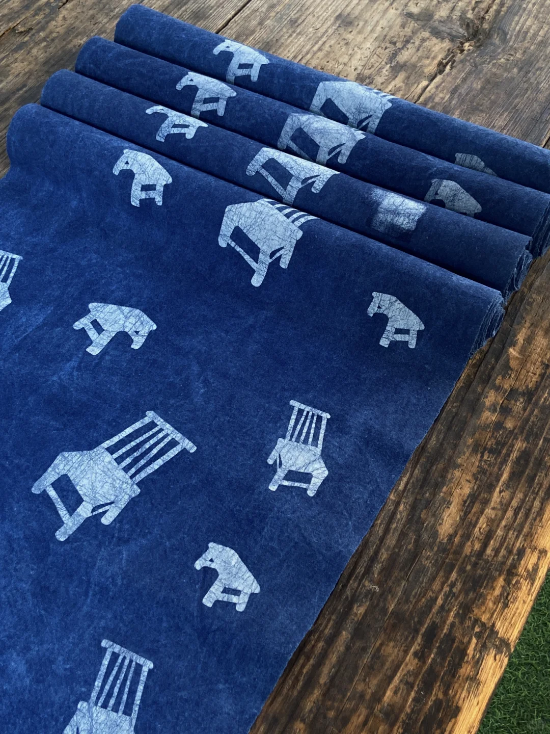 靛蓝如青娥织梦，木马小椅藏古趣?