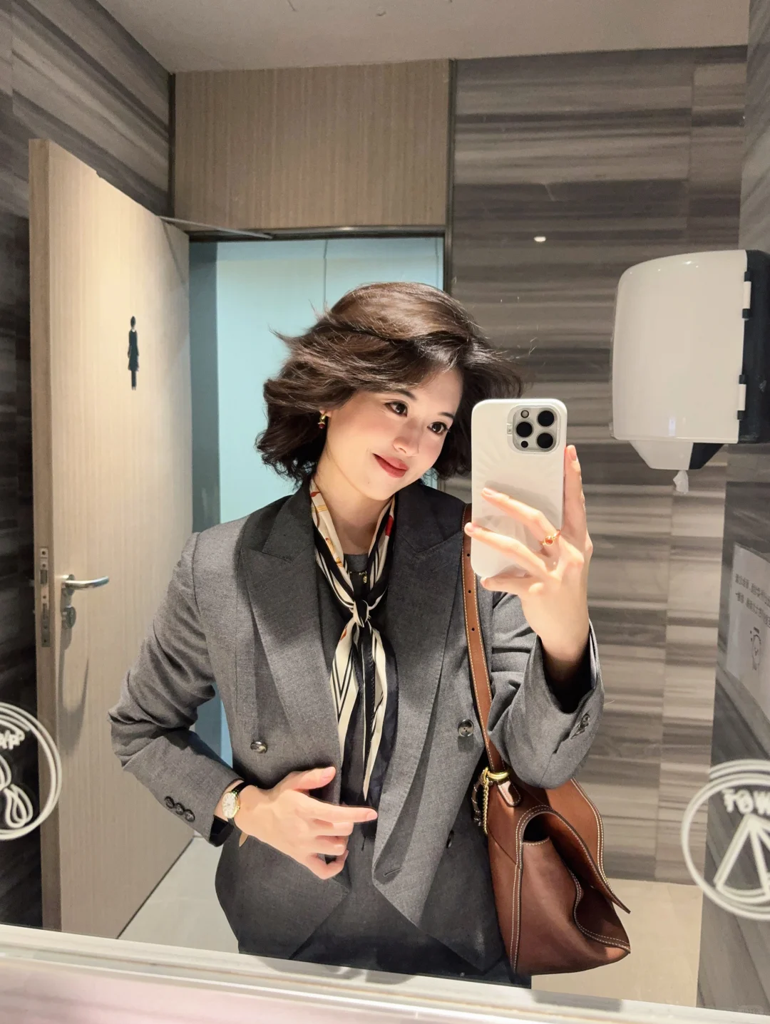 漂亮又高智的正装合集x18（带辣评版