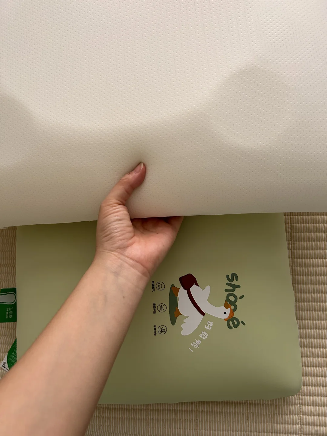 ?生物基宝宝酣睡枕 ?