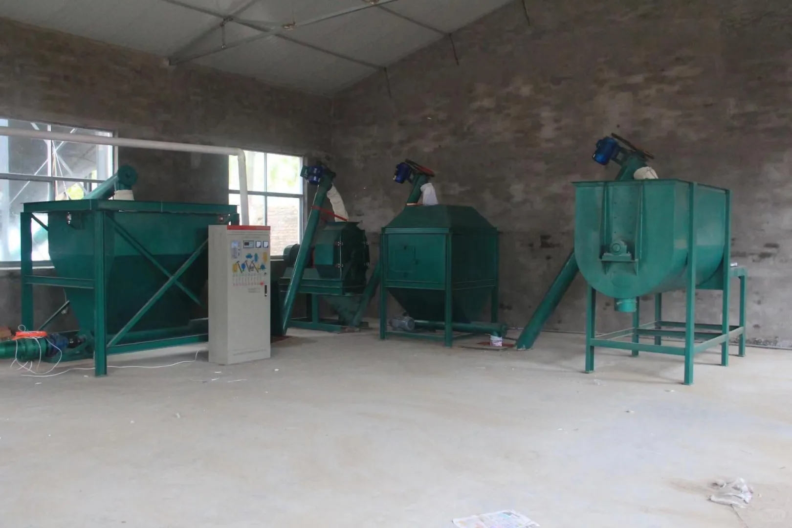 永兴牌小型饲料粉碎搅拌机组助力养殖业腾飞