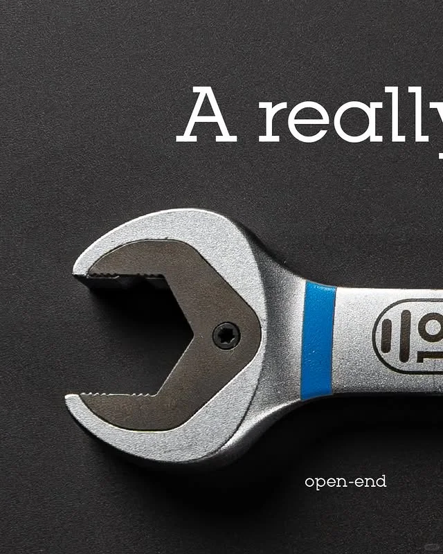 一根很长长长长长长的扳手?