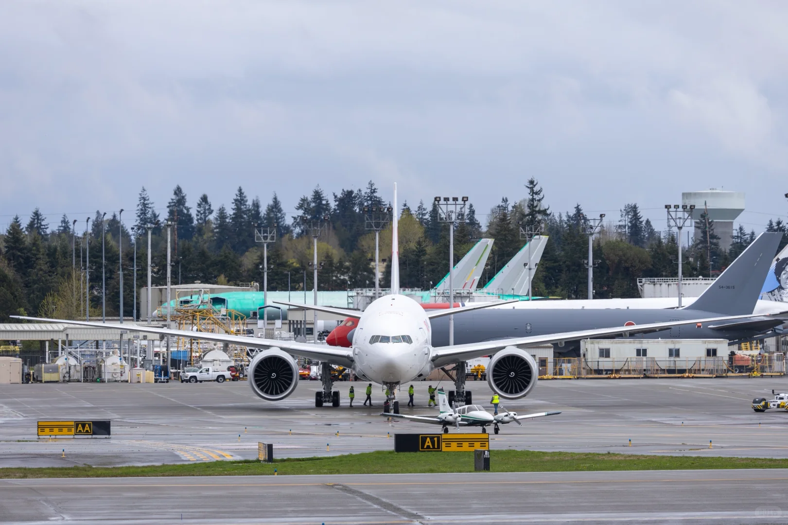 順飛哦 中貨航最新波音777F貨機 順利交付?