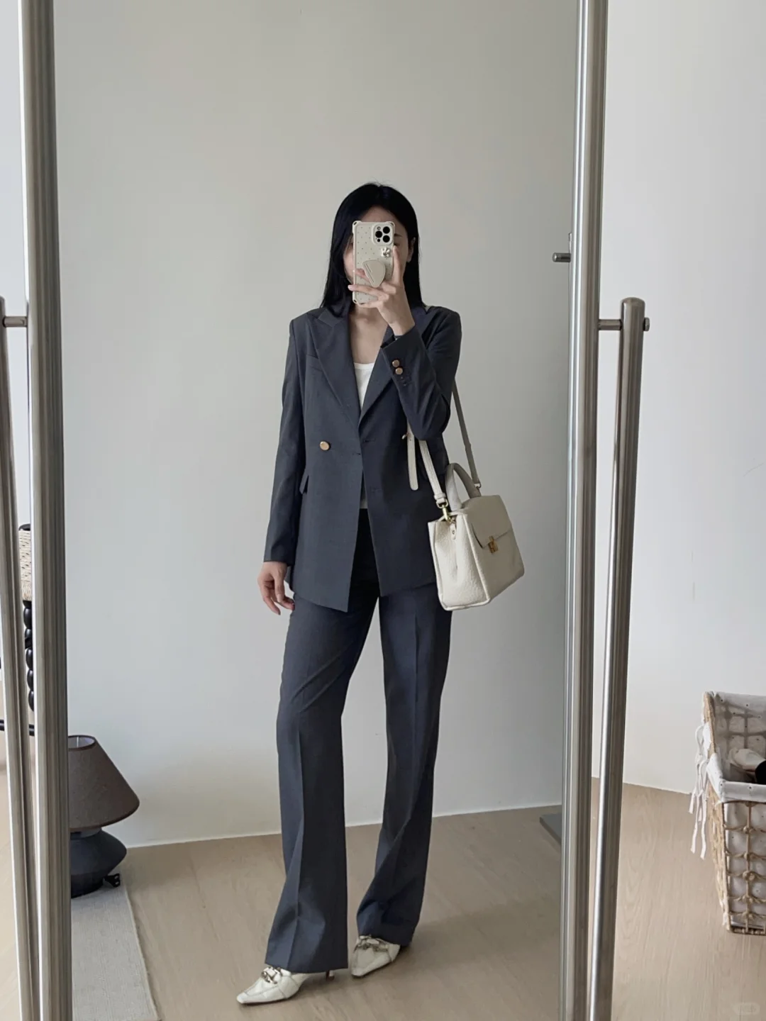 职场穿搭Vlog｜深灰色才是「智性恋」天花板