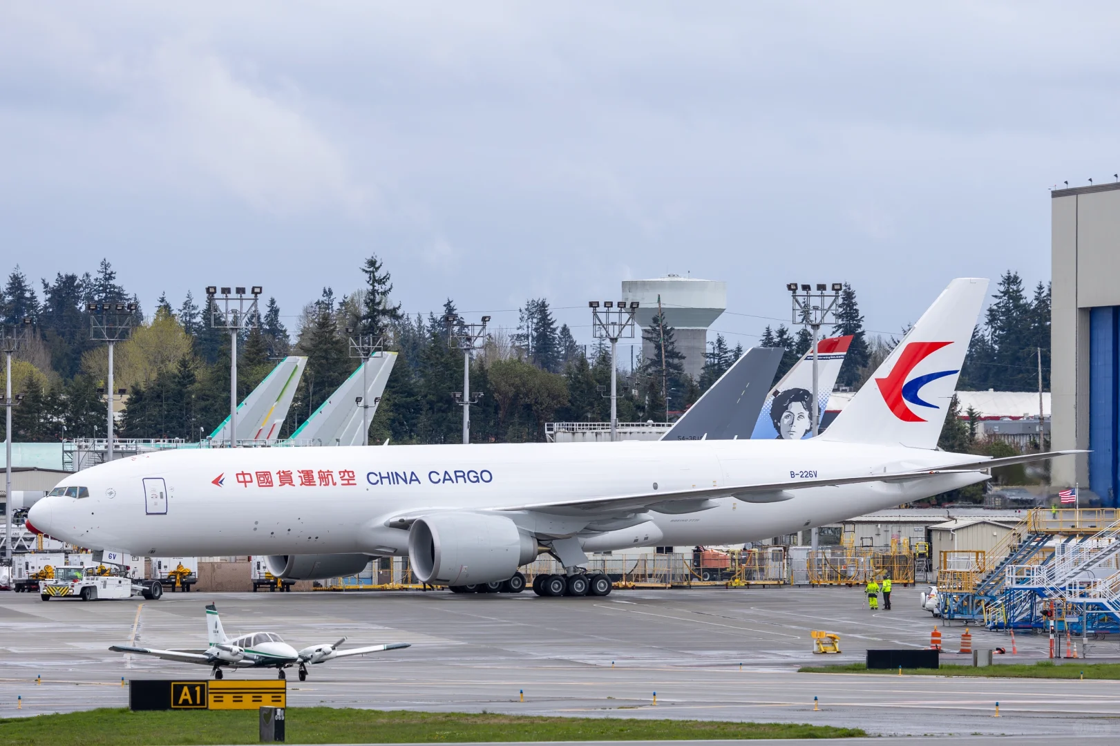順飛哦 中貨航最新波音777F貨機 順利交付?