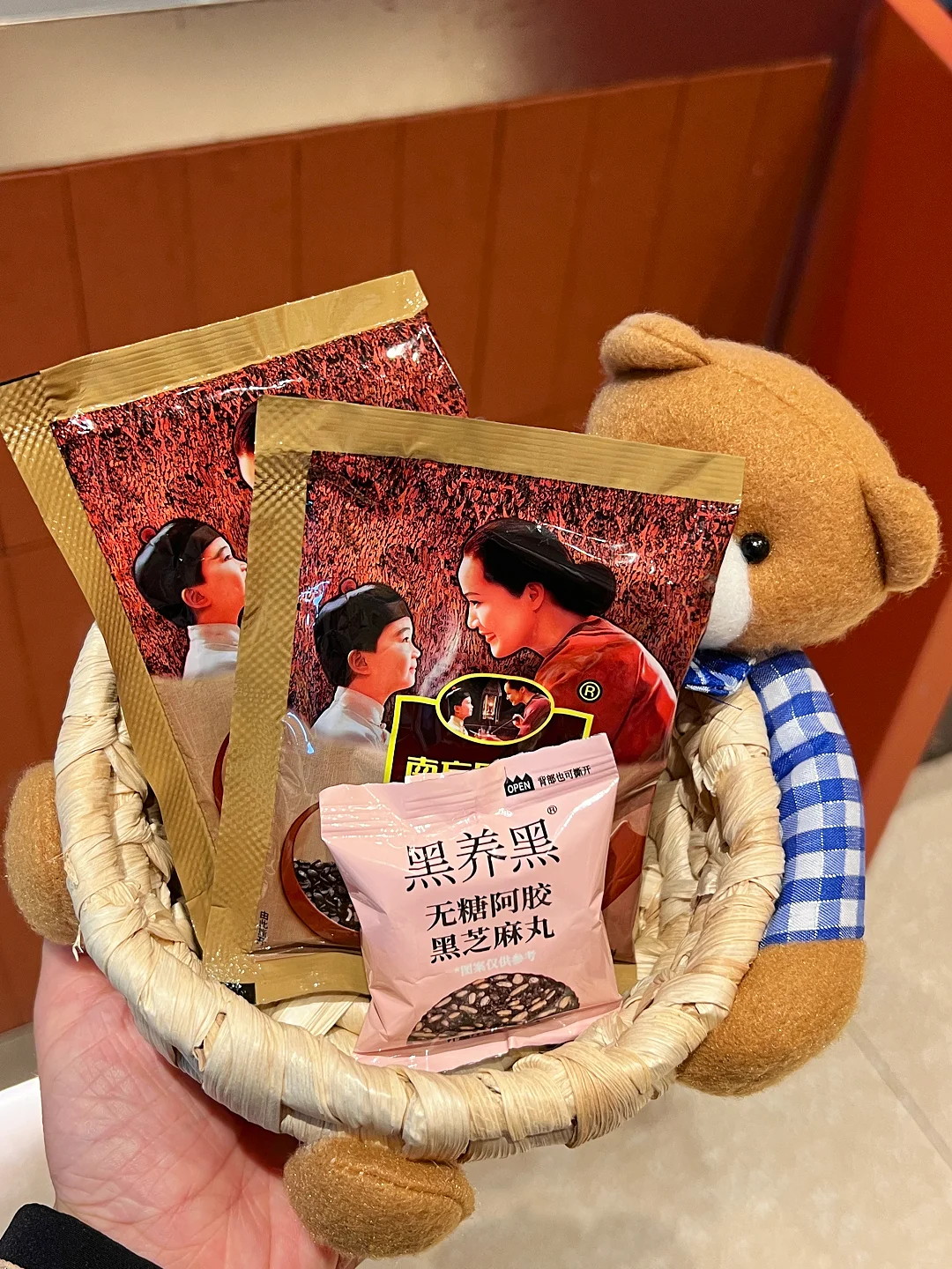 和老板商量后，决定一袋就送杯子！