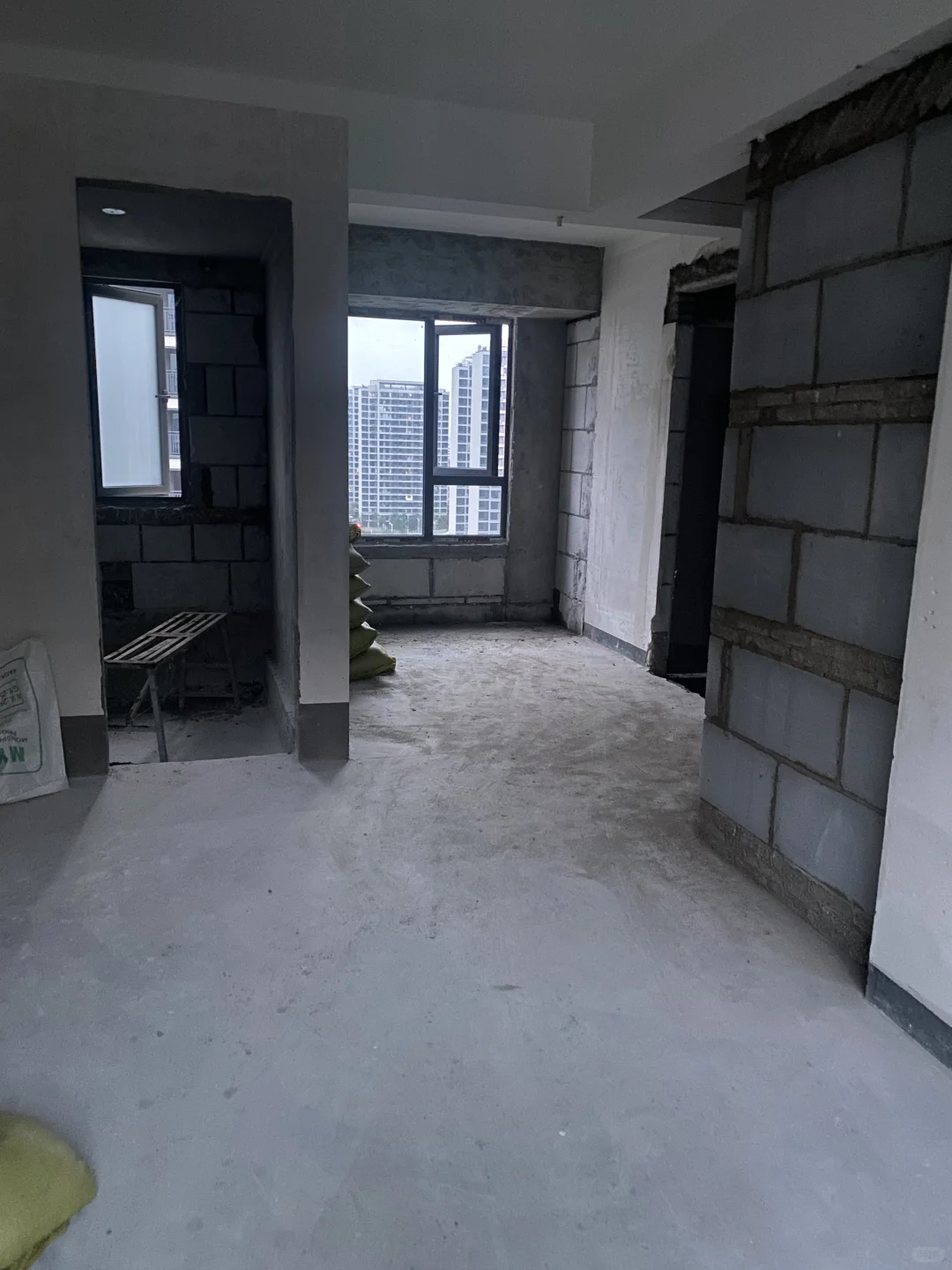 装修第五天 还是砌墙