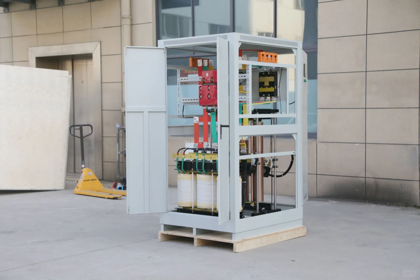 电压不稳怎么办?380v 三相稳压器