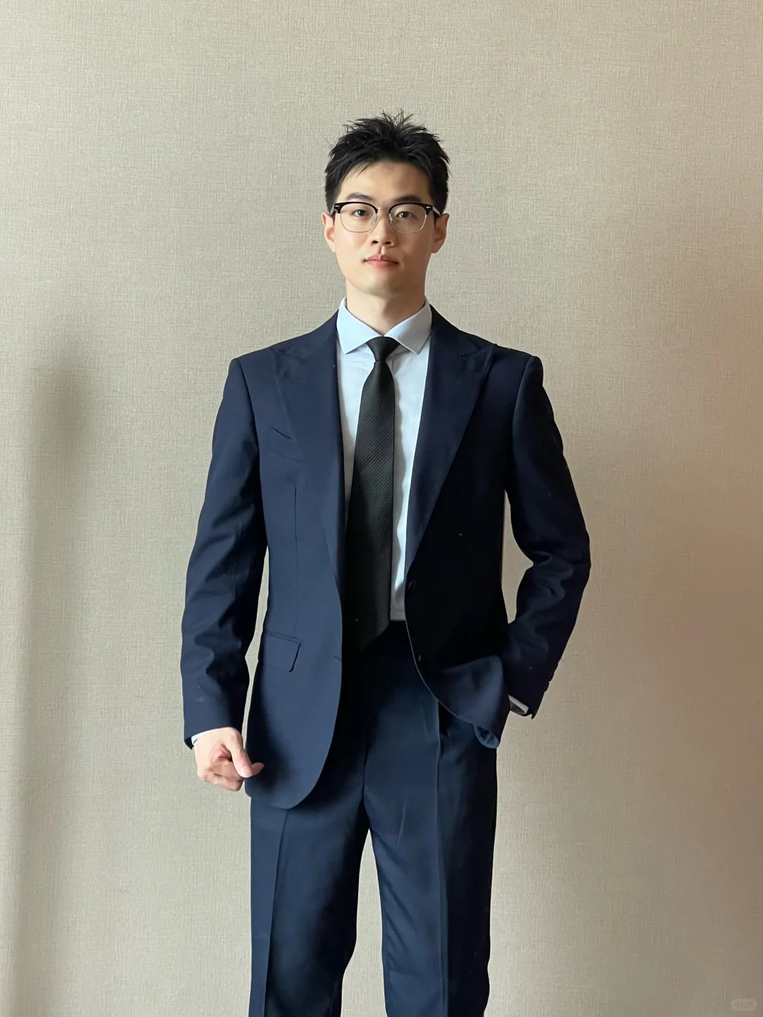 黑框眼镜搭配正装??‍♂️高智感真的绝了❗️