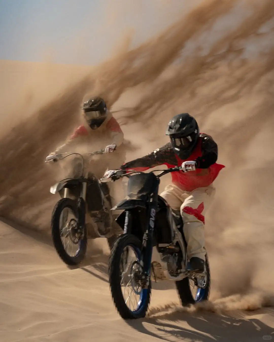 以摩托车越野赛为灵感的搭配估计很多人喜欢