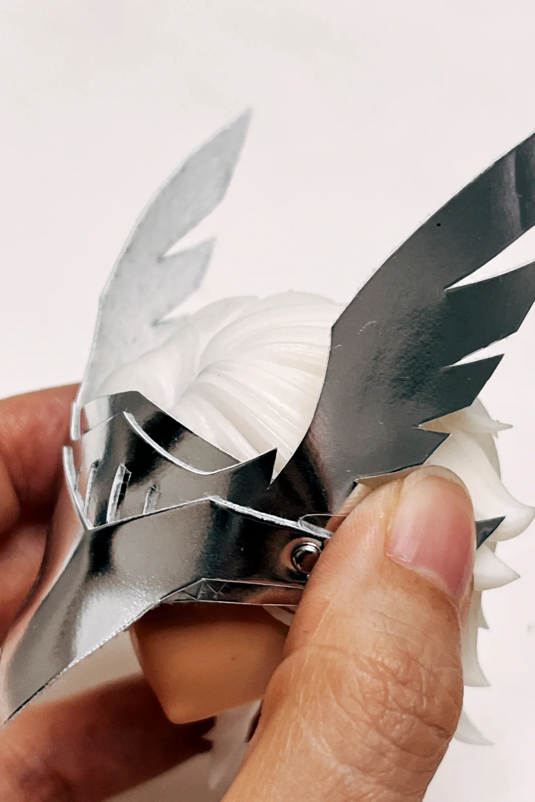 做了个gsc头通用头甲，但是怎么固定在头上呢