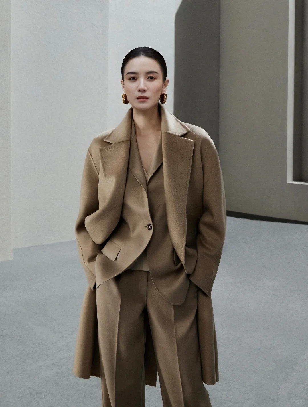 宋佳职场穿搭的神！时髦高智气场全开