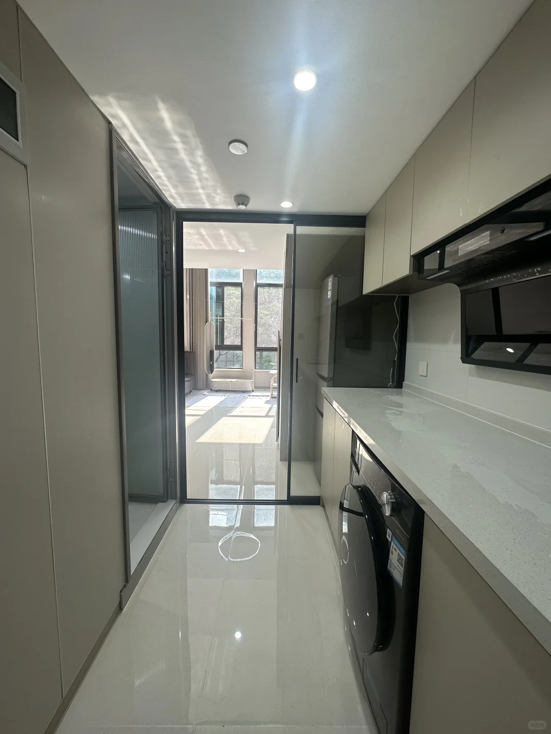 洲海路地铁站、精装复式一室一厅、智能家居