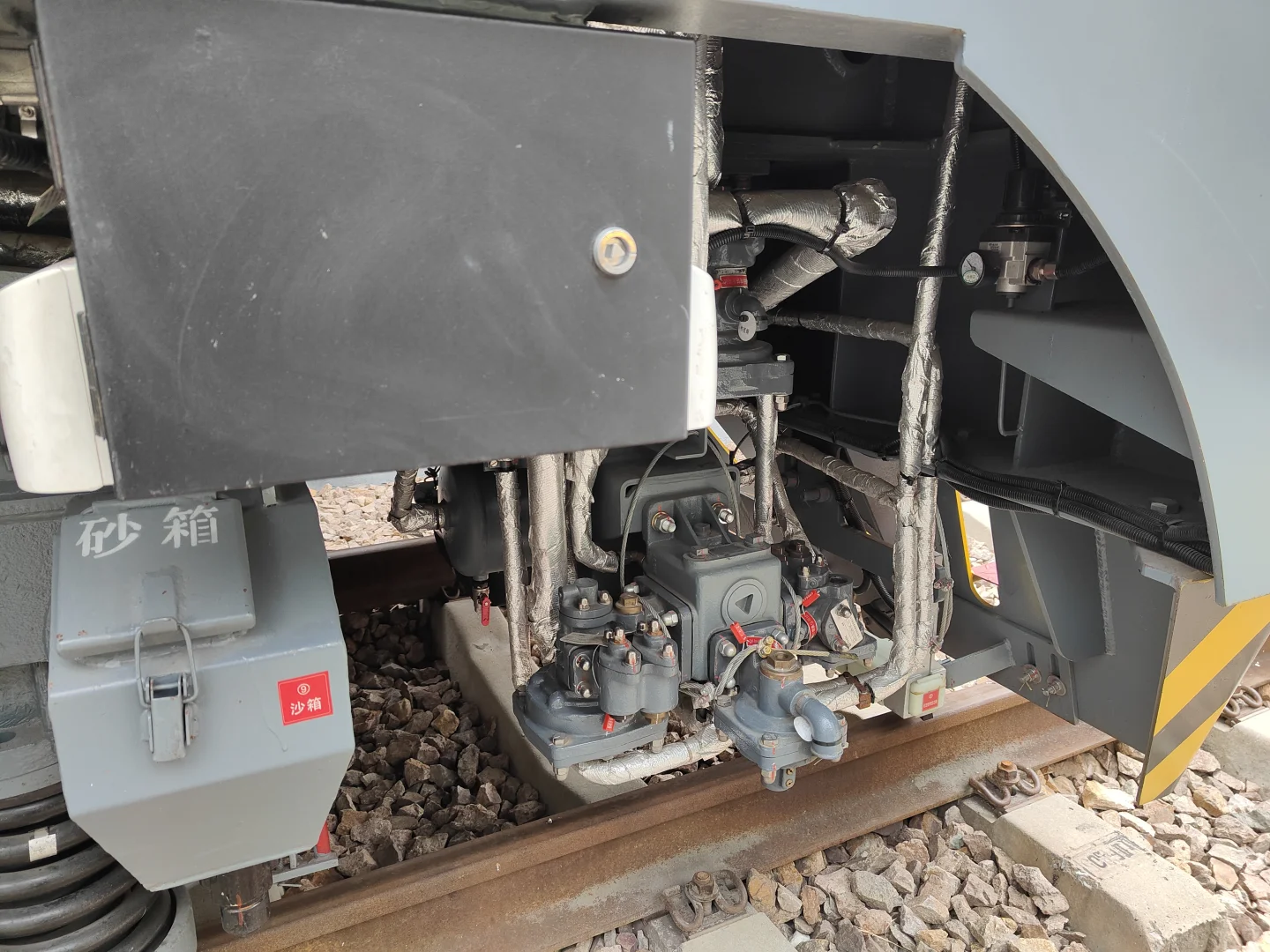 见到火车中好东西了!JW-4G型触网作业车