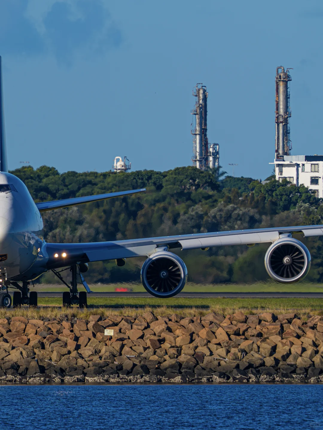 来自准双层货机的凝视?