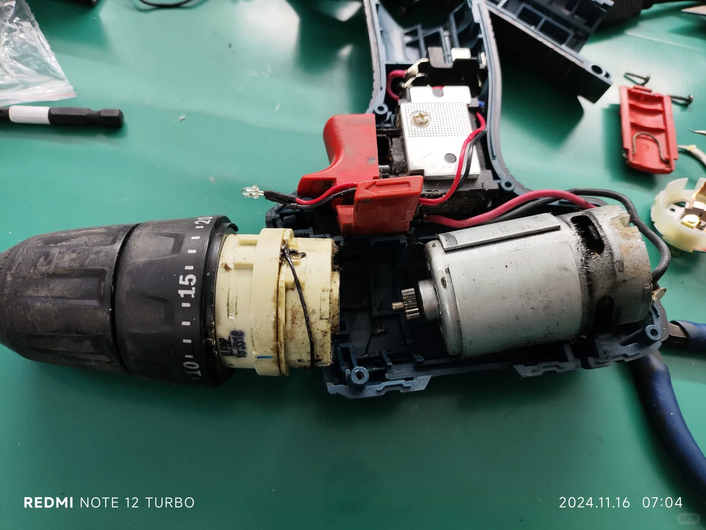 BOSCH手电钻更换碳刷