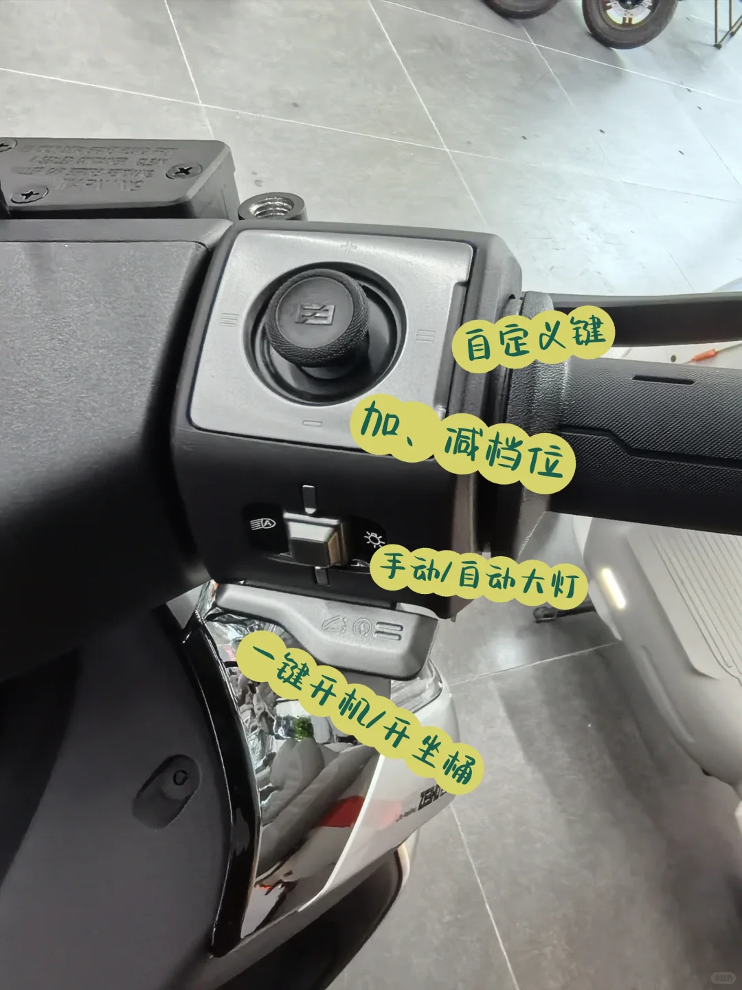 AE7Pro电动摩托才是都市通勤的正确打开方式