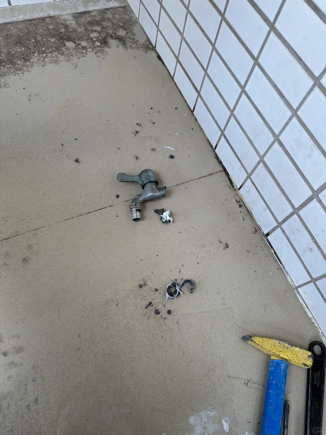 锌合金龙头，碰不得