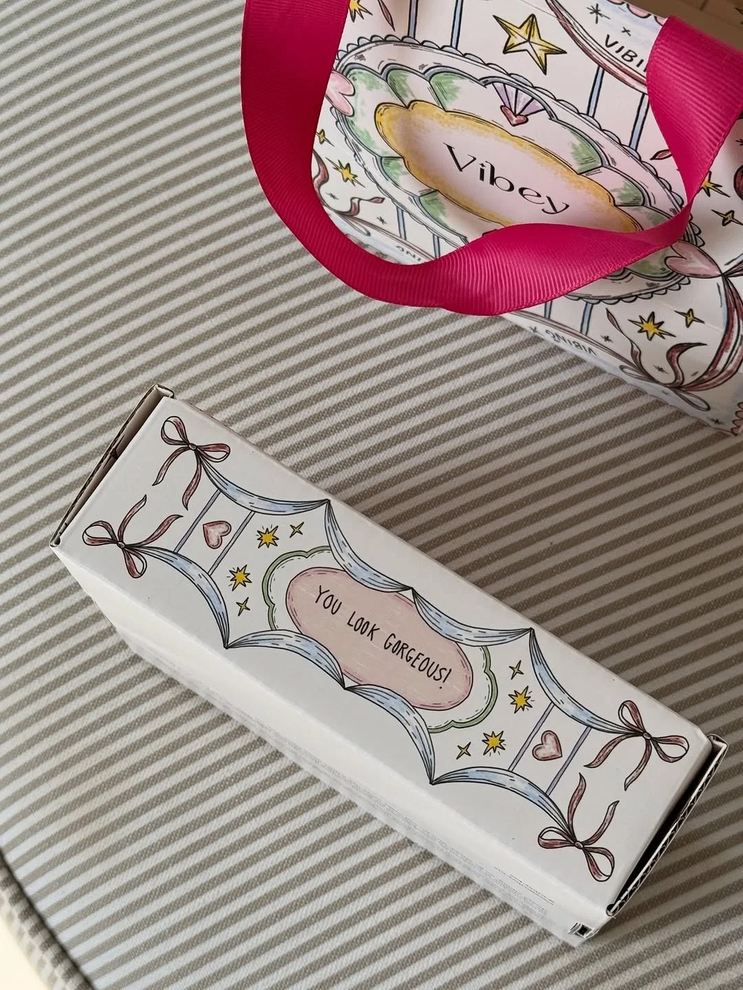 这套手绘风包装 拆开像闯进童话世界?