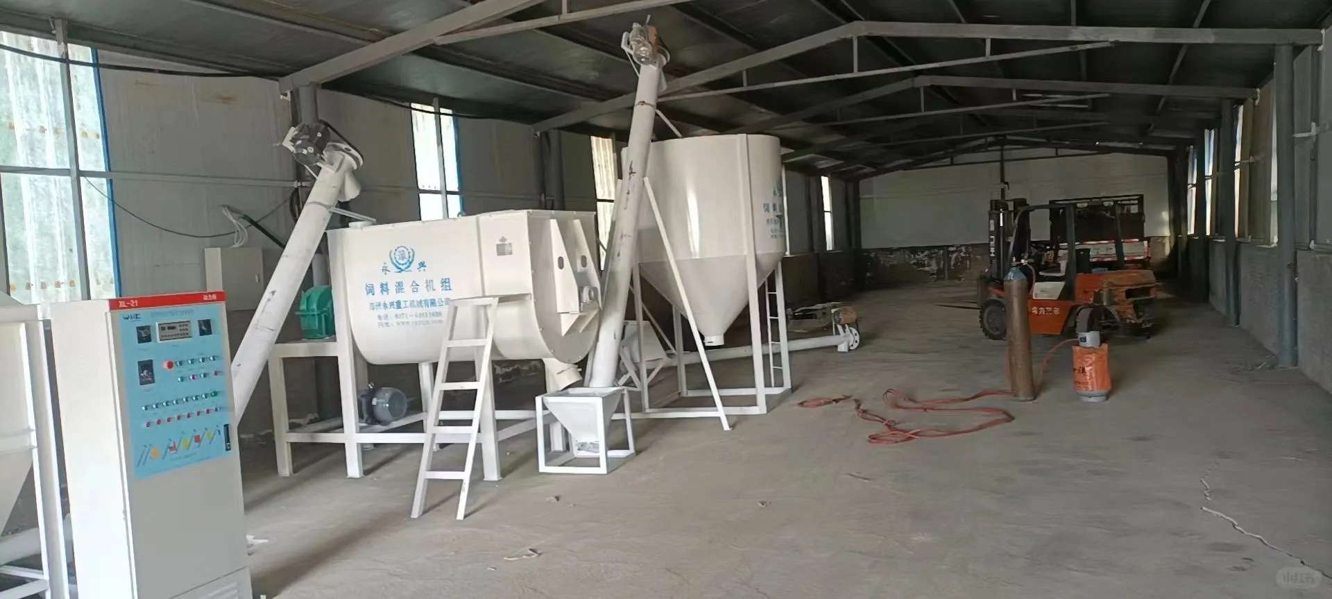 养殖新选择：猪饲料加工设备，实用又环保