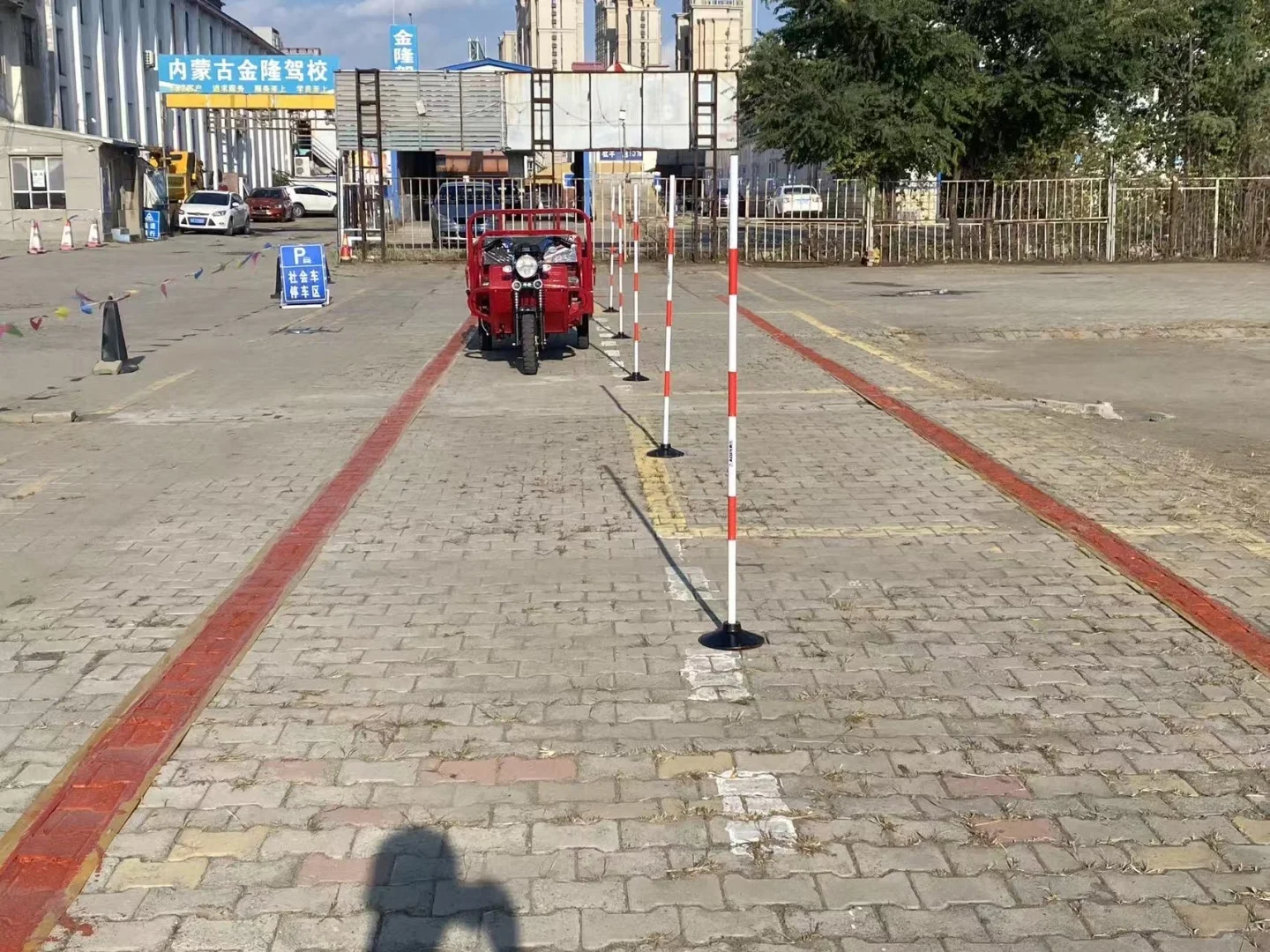 摩托科目二考试如何避免椪杆?