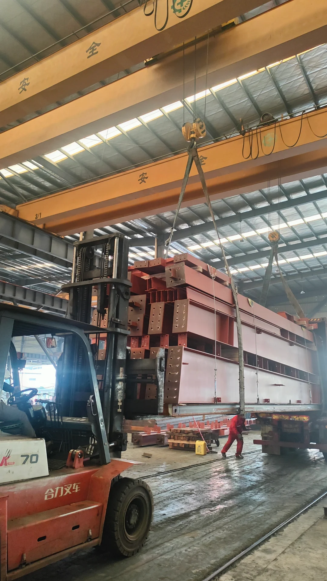 探秘超级钢结构工厂！占地5万平 日出货150吨