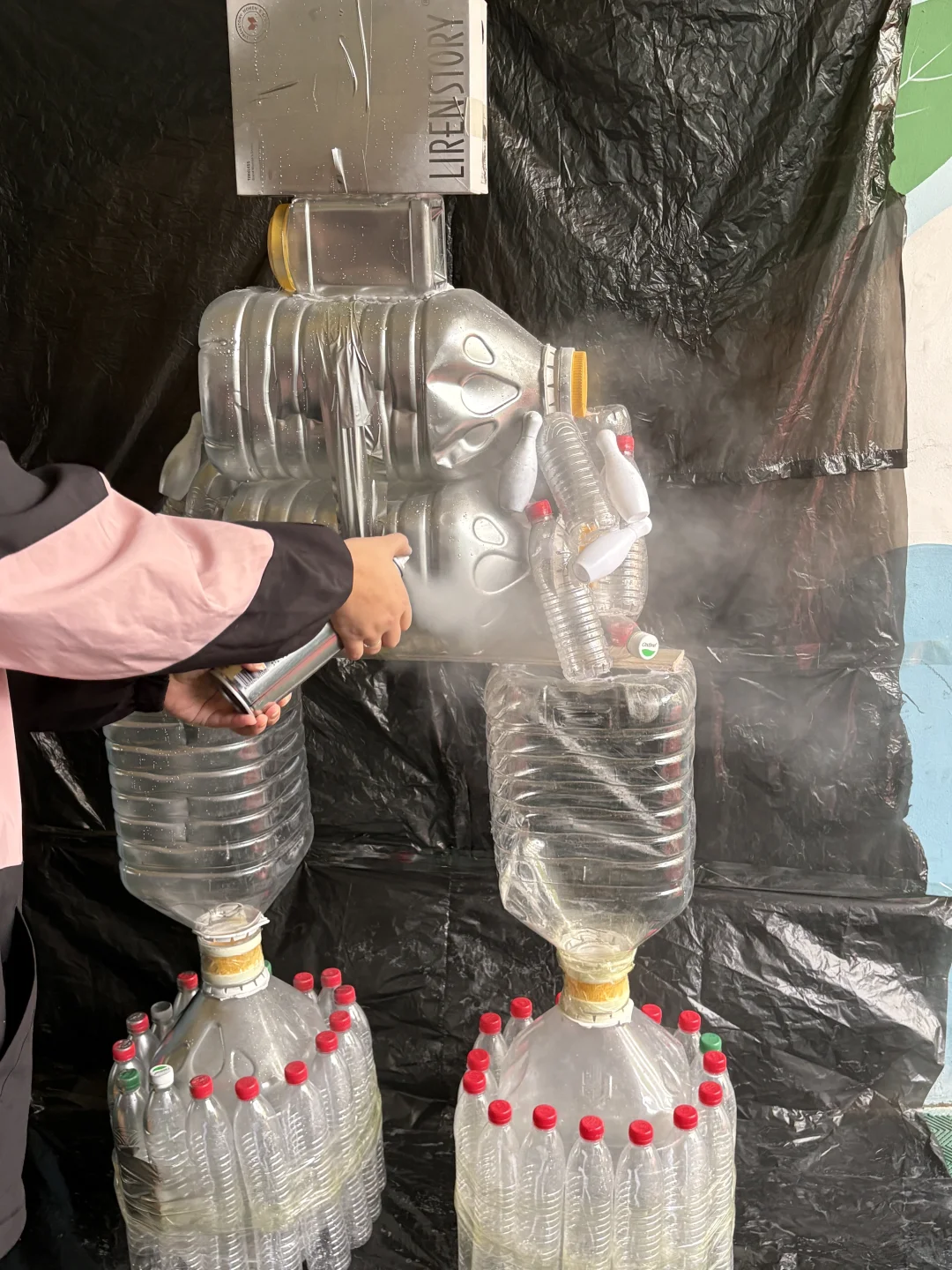 竟然有人会用废旧瓶子做机器人！