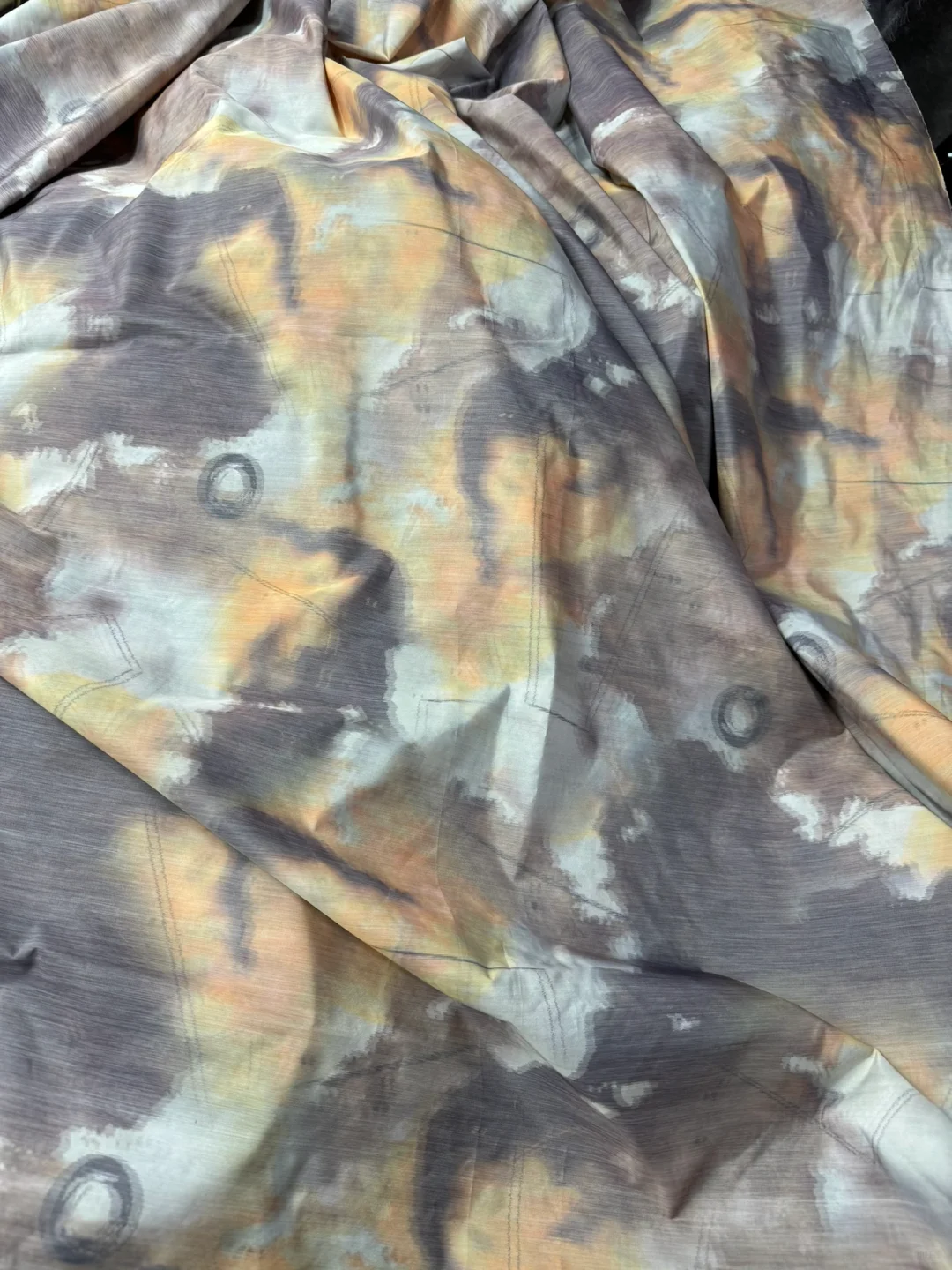 新工艺，新面料，双经轴印花晕染风格开发