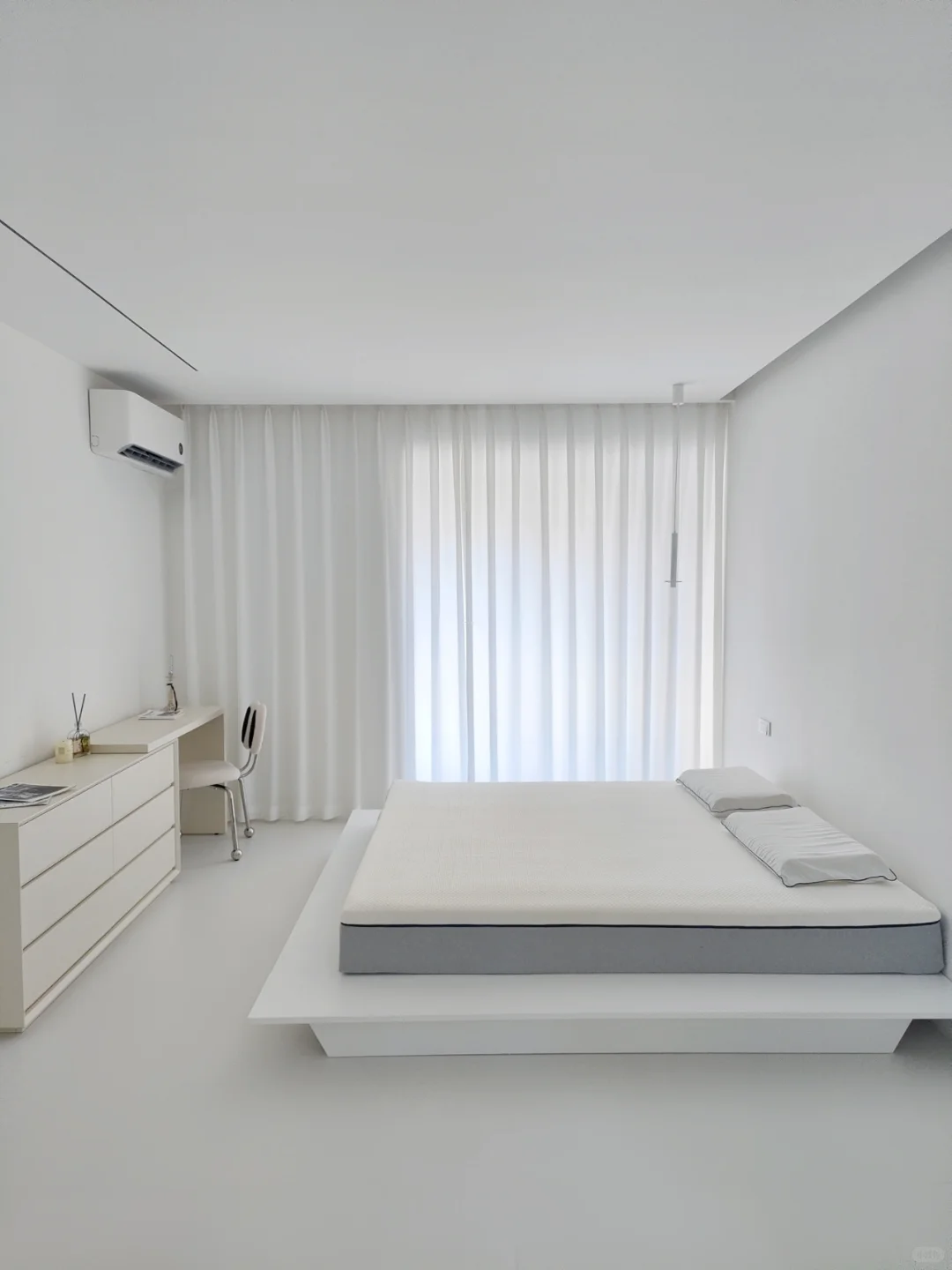 住了两年的卧室仍然空无一物｜简约风