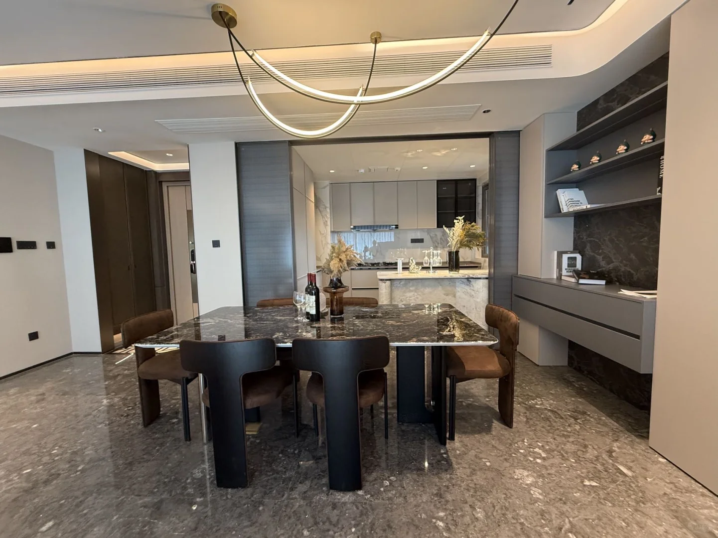 观宸云幕·171㎡现代风4房出租｜智能家居豪装