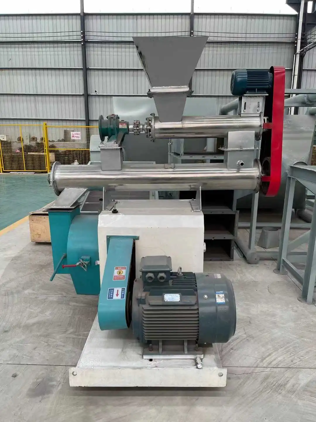 环模颗粒机：养殖场饲料加工制粒设备