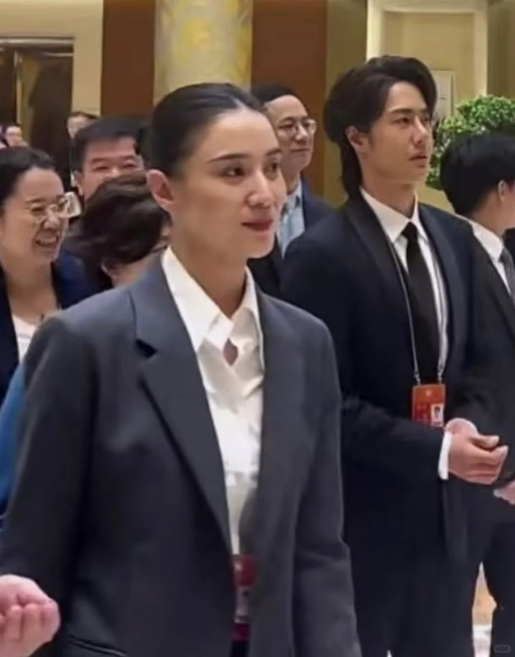 视后的高端局‼️宋佳西装造型高智感好强～