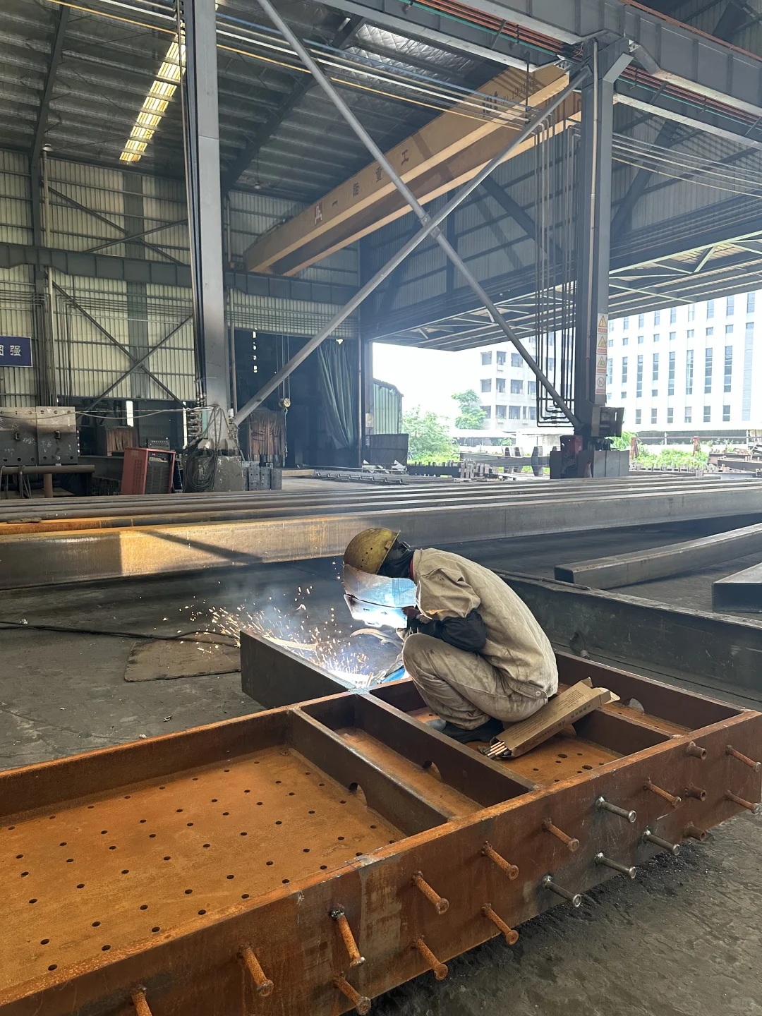 探秘超级钢结构工厂！占地5万平 日出货150吨