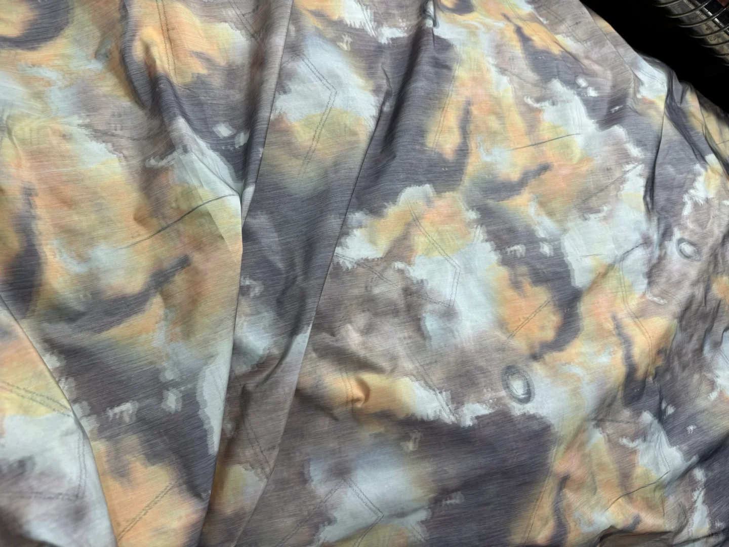 新工艺，新面料，双经轴印花晕染风格开发