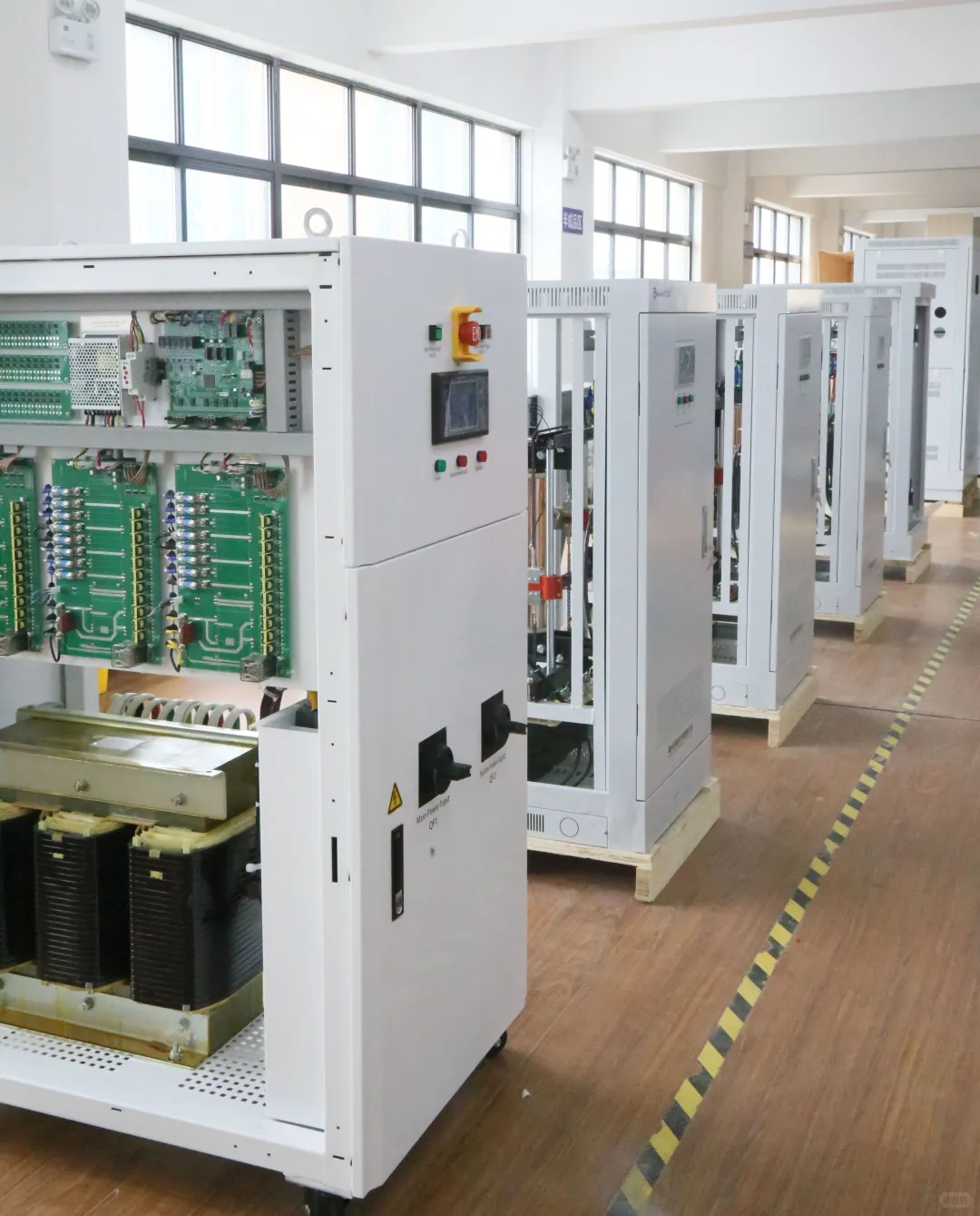 稳压器有触点和无触点哪个好？