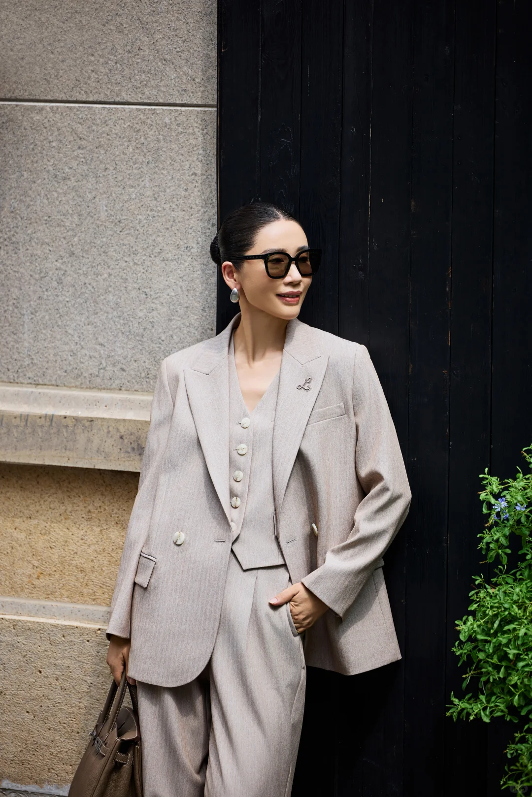 40而已｜都说我穿西装好看，对吗？