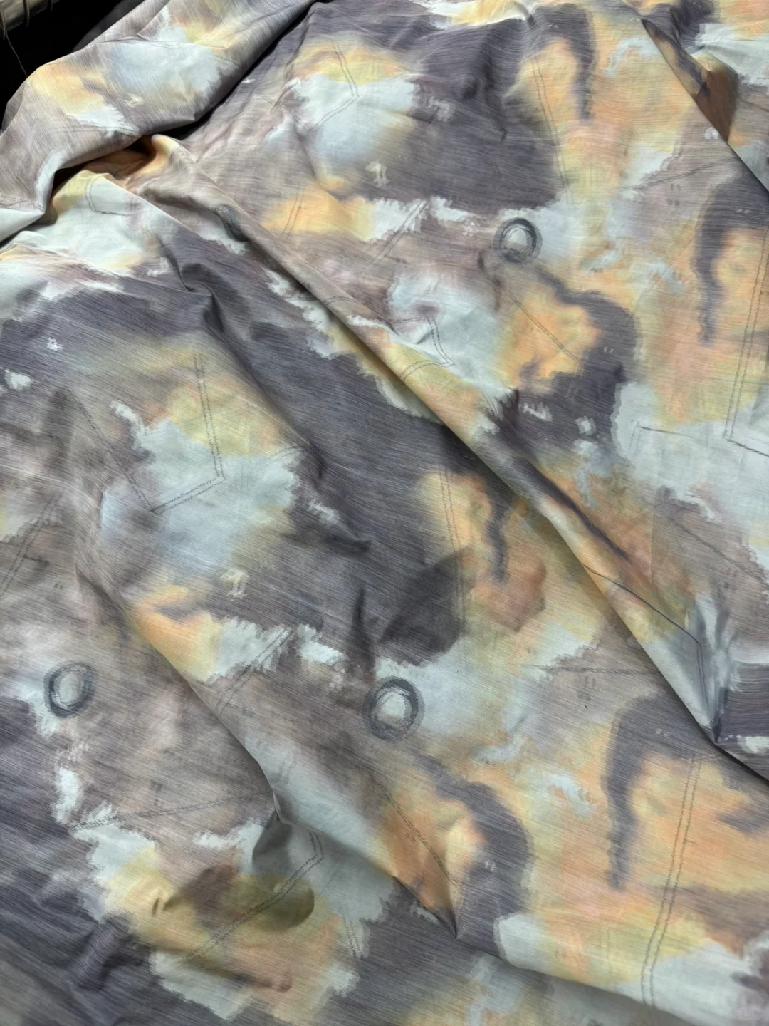 新工艺，新面料，双经轴印花晕染风格开发