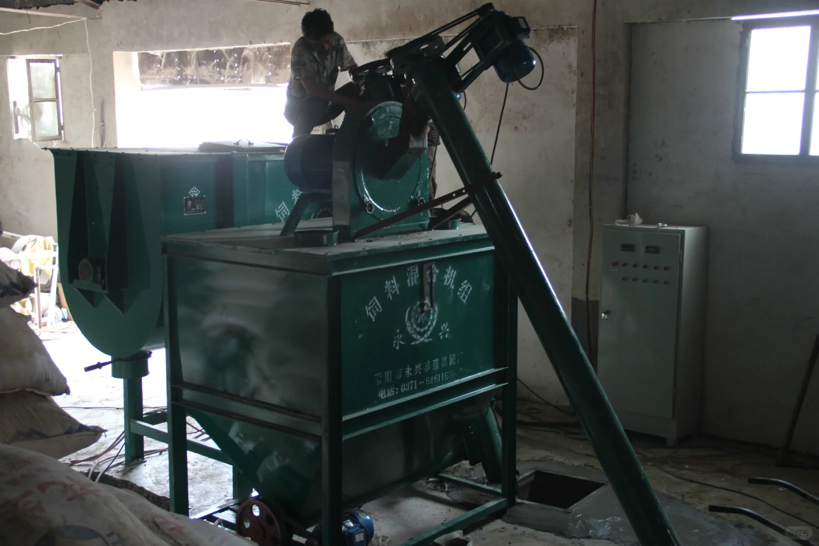 养殖场全自动饲料机整套设备