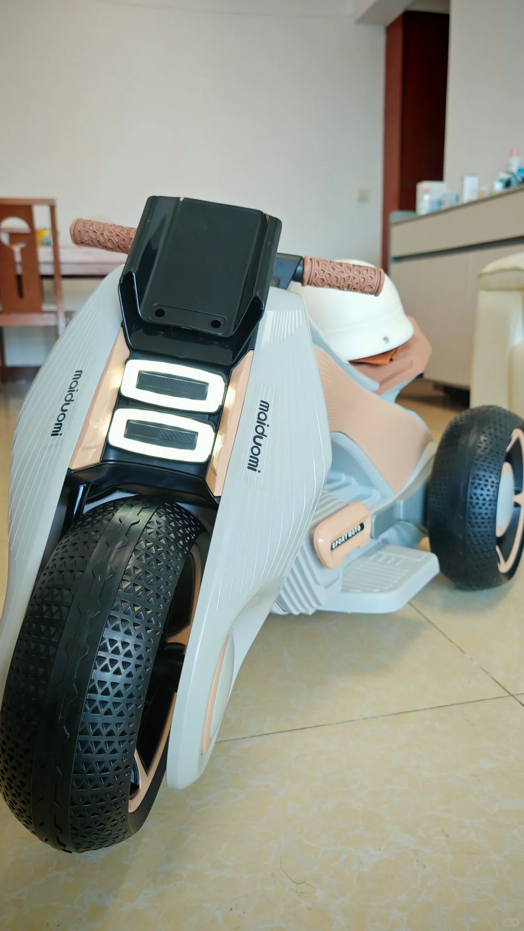 小孩哥姐的电动摩托车到了