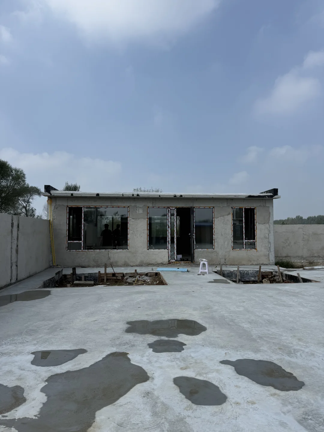 装修省钱反被坑！水泥地丑到想砸了?