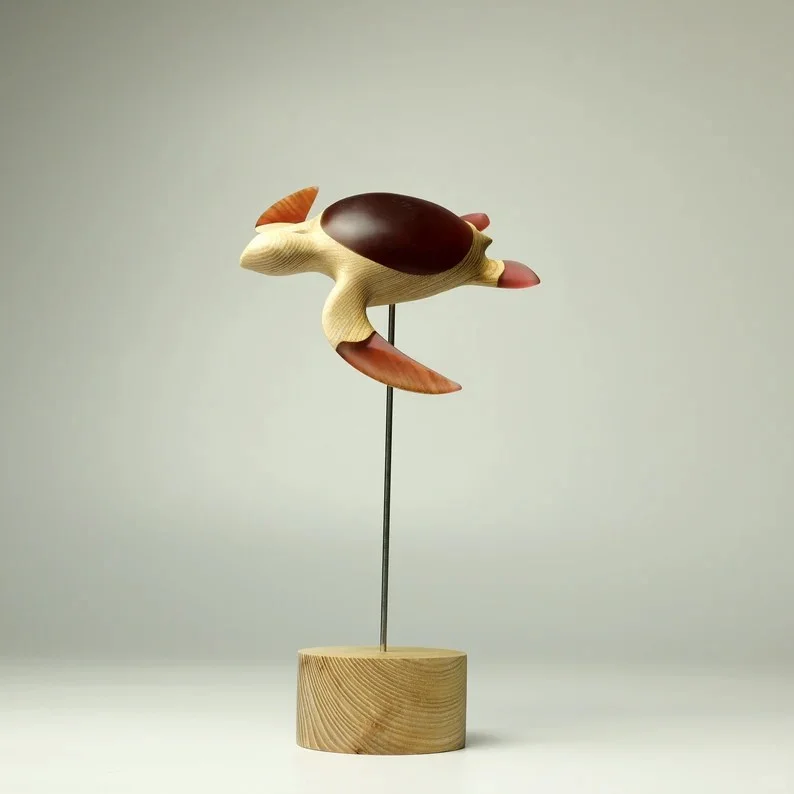 树脂和实木结合的动作雕塑