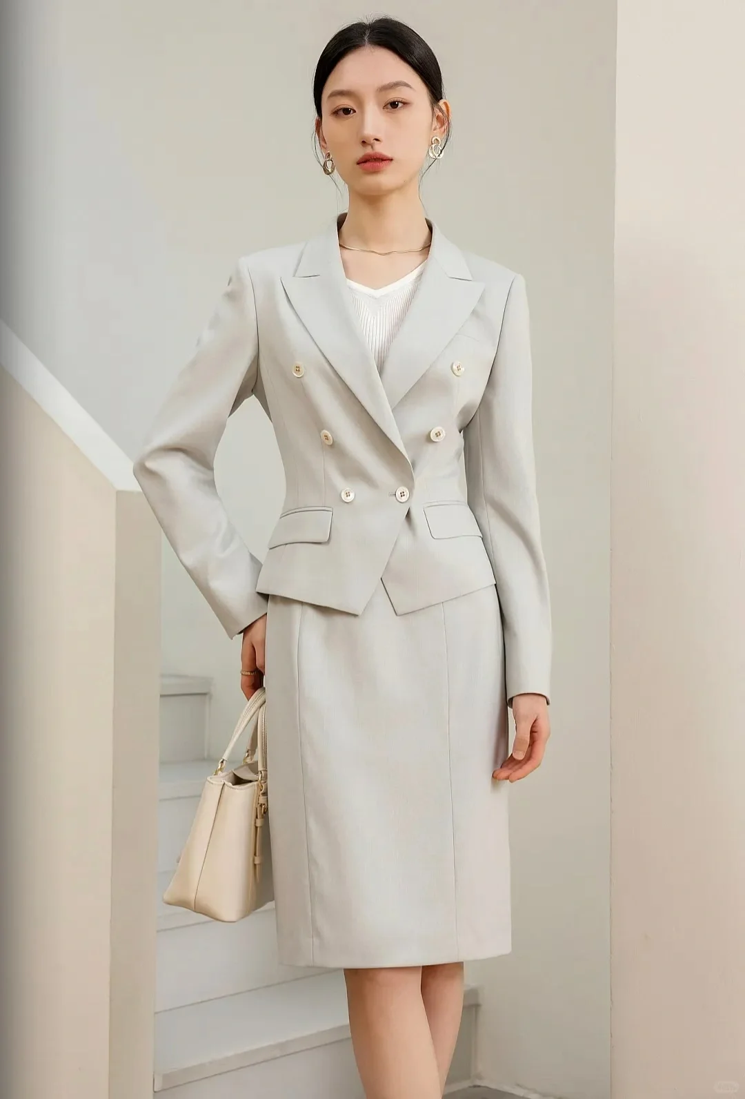 白领重要场合穿着装