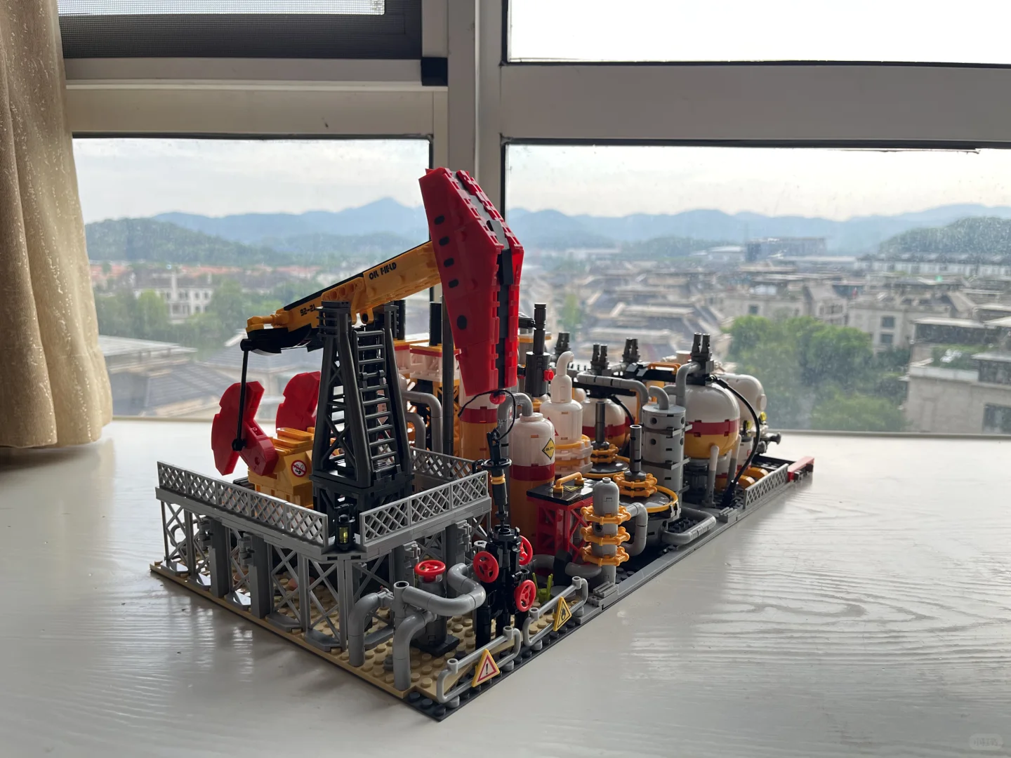 本人拼搭的第1⃣️8⃣️6⃣️座街景，石油化工厂