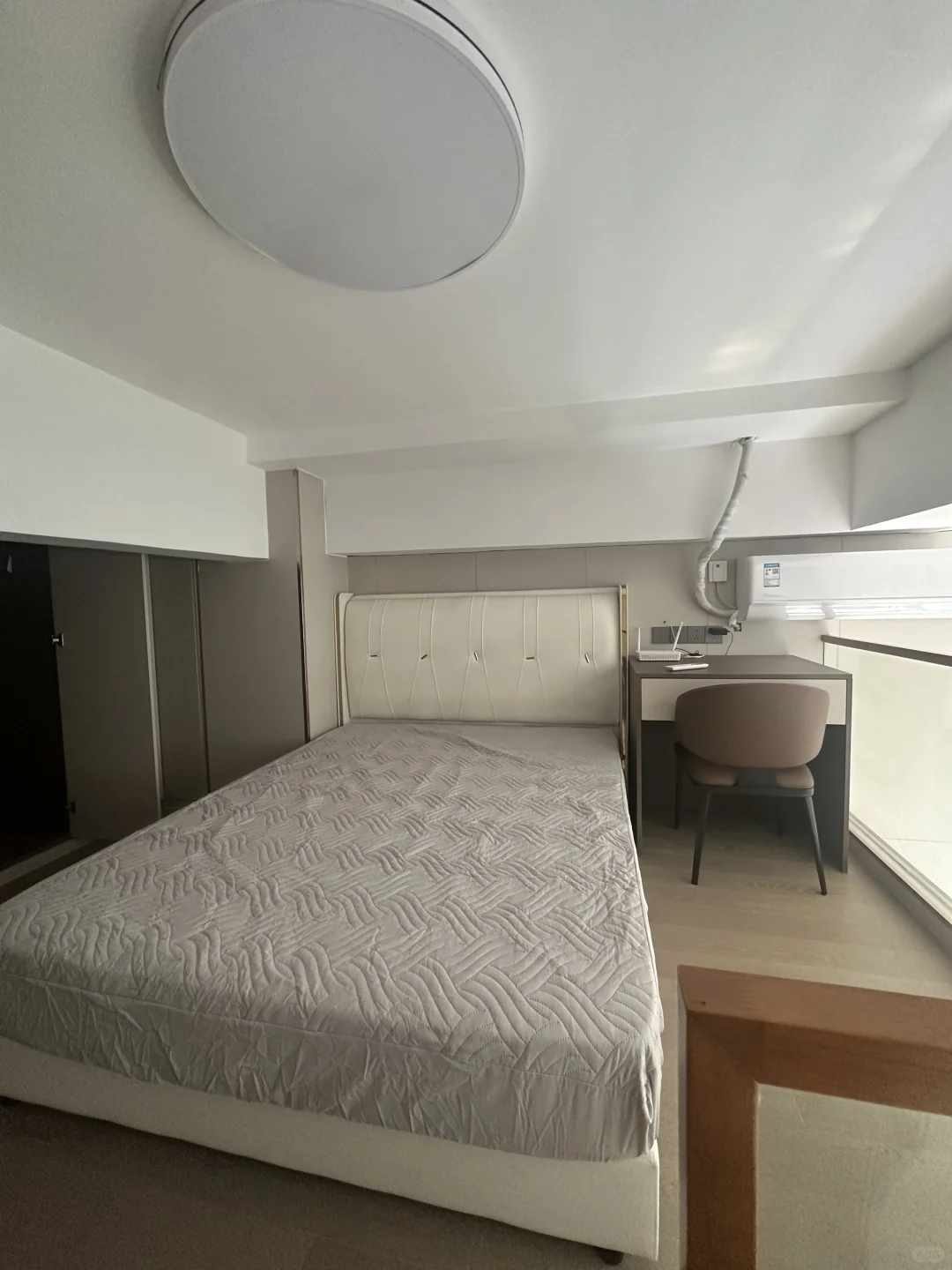 洲海路地铁站、精装复式一室一厅、智能家居