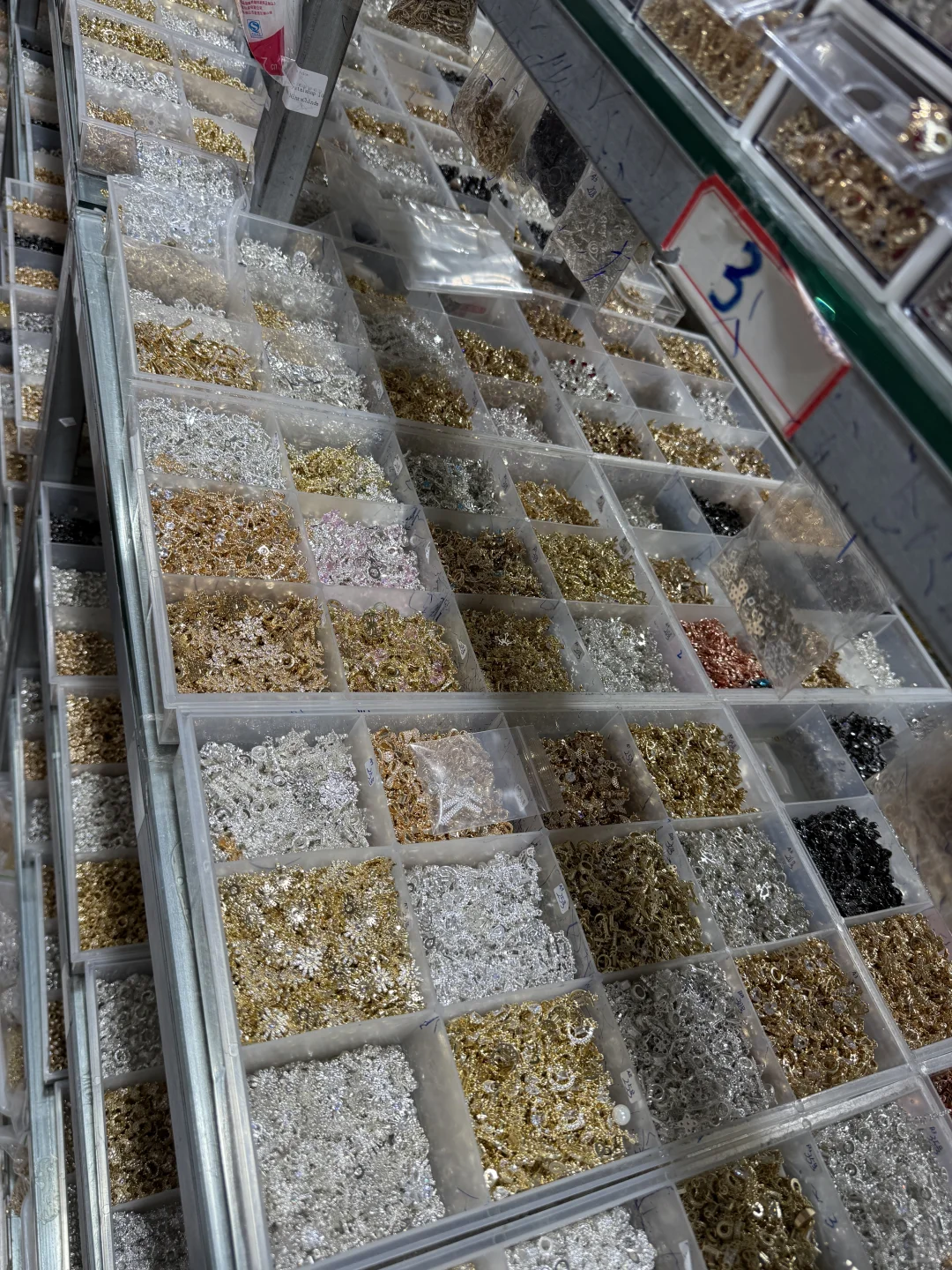 一整个震惊住了，那么多配件