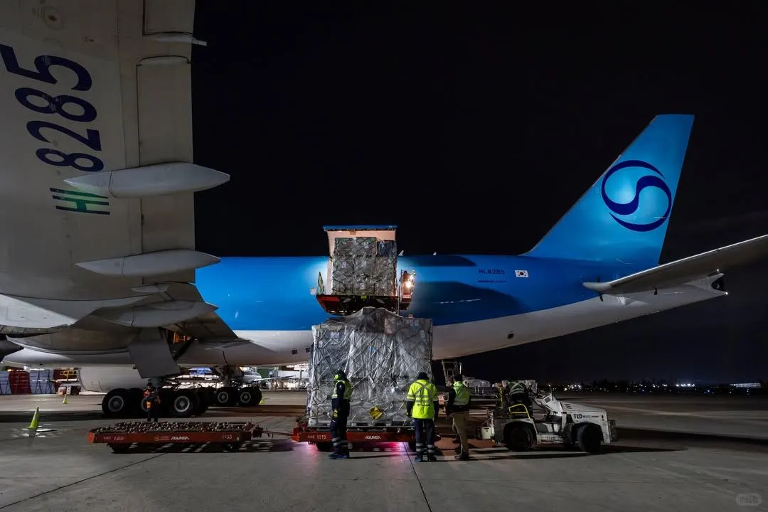 大韩航空首架新涂装的货机亮相