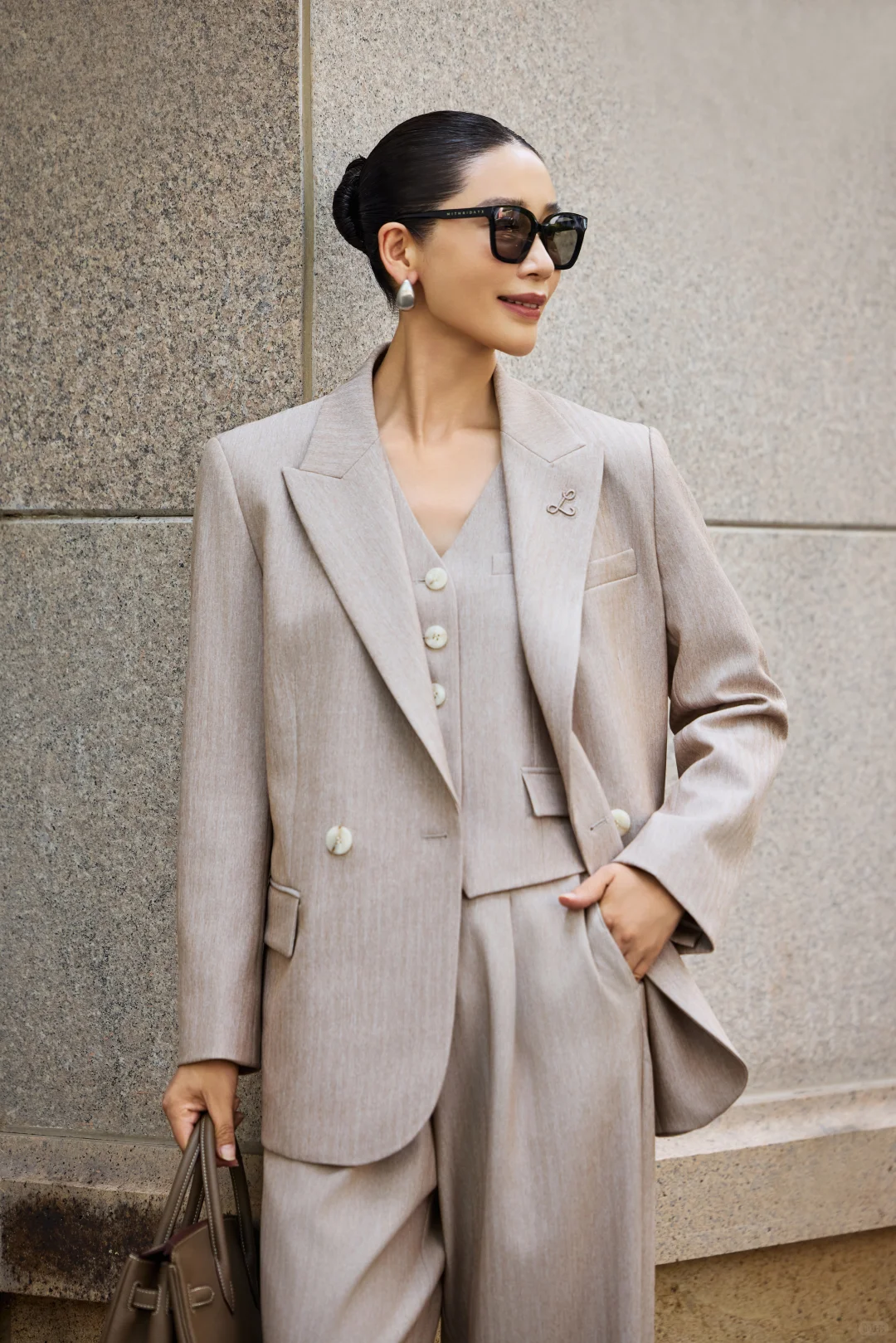 40而已｜都说我穿西装好看，对吗？