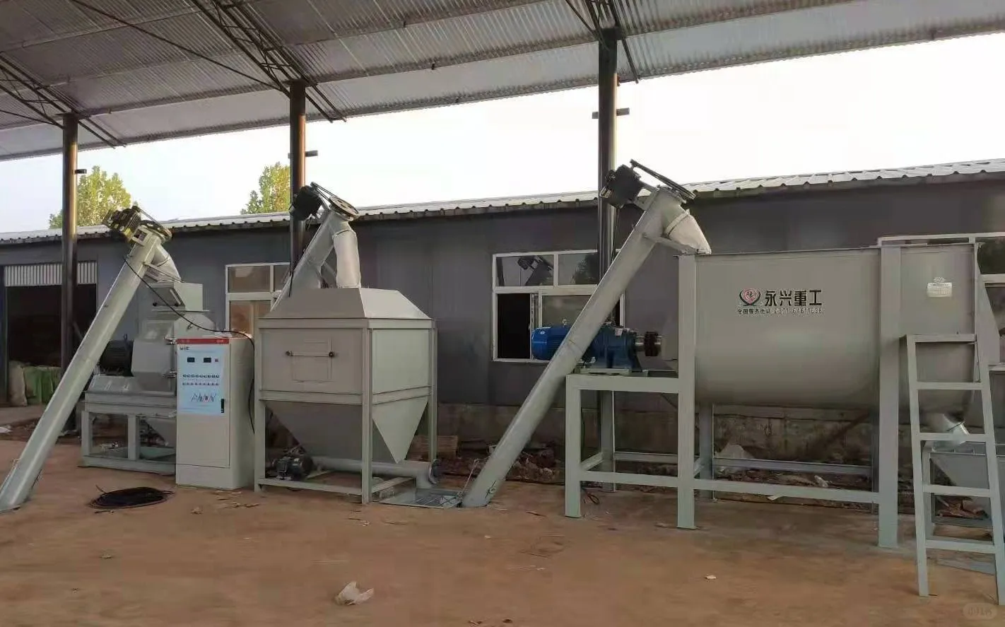 饲料粉碎搅拌机械加工设备：养殖场增效利器