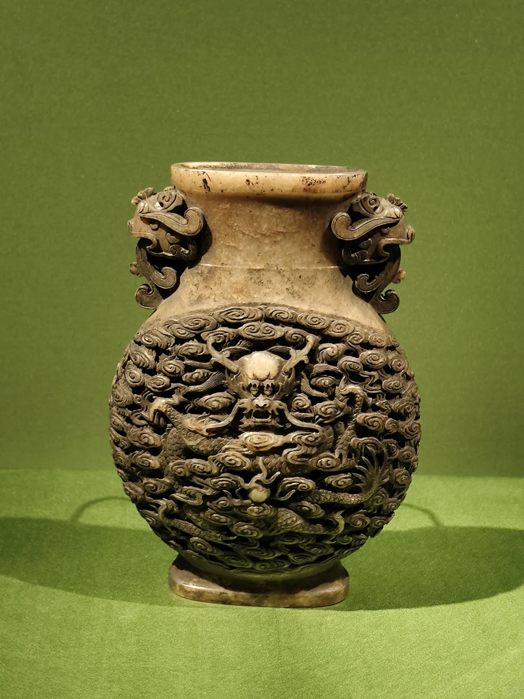 故宫·百年守护 清 白玉云龙纹宝月瓶