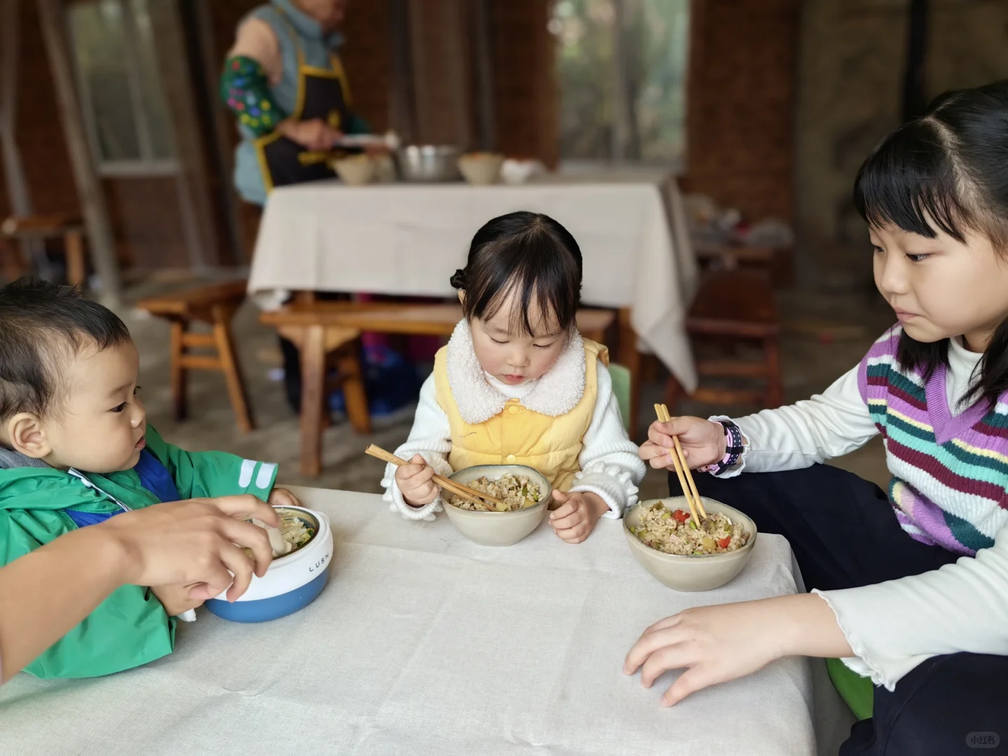 农场首批租户首耕开种啦，大人孩子都很尽兴