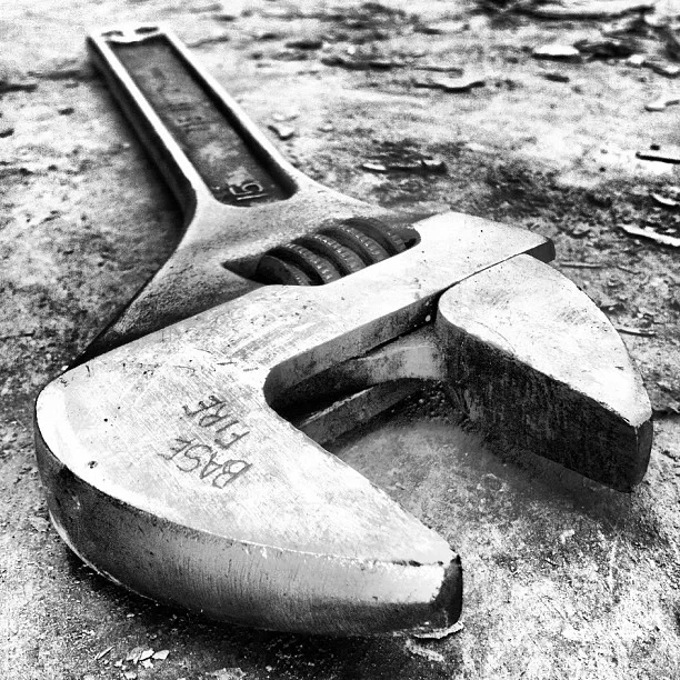 活动扳手:灵活多变的万能工具